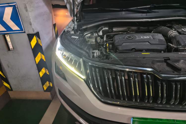 Used Skoda Kodiaq 2017 TSI330 7-Seater Two-Wheel-Drive Luxury Edition Right Front Headlight