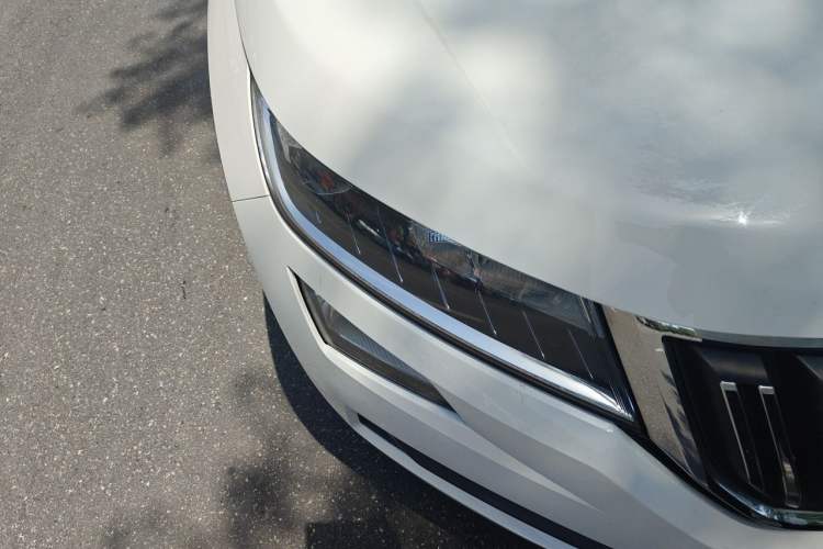 Used Skoda Kodiaq 2017 TSI330 5-Seat Two-Wheel Drive Standard Edition Right Front Headlight