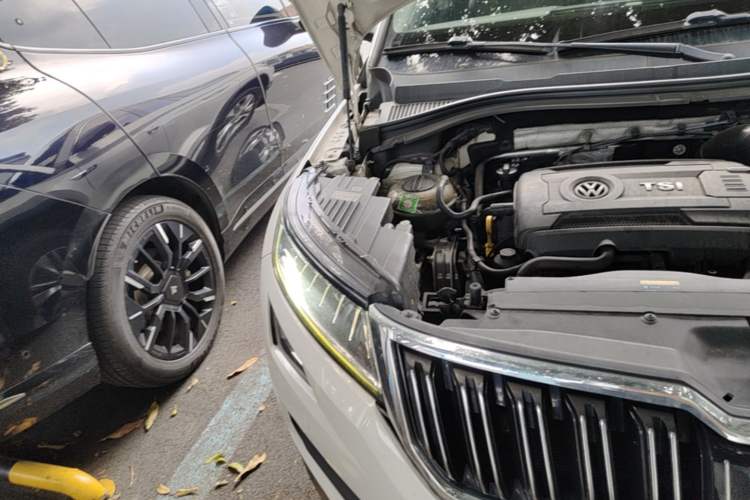Used Skoda Kodiaq 2017 TSI330 7-Seater Two-Wheel-Drive Luxury Edition Right Front Headlight