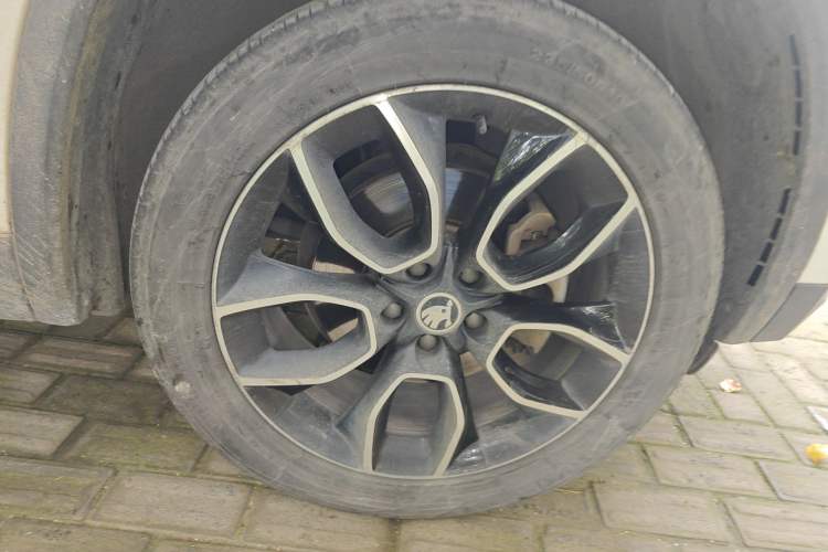 Used Skoda Kodiaq 2017 TSI330 7-Seater Two-Wheel-Drive Luxury Edition Right Front Wheel Hub