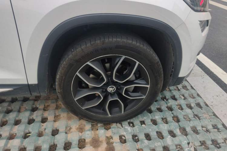 Used Skoda Kodiaq 2017 TSI330 7-Seater Two-Wheel-Drive Luxury Edition Right Front Wheel Hub