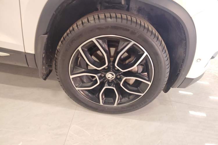Used Skoda Kodiaq 2017 TSI380 7-Seater Four-Wheel-Drive Flagship Edition Right Front Wheel Hub
