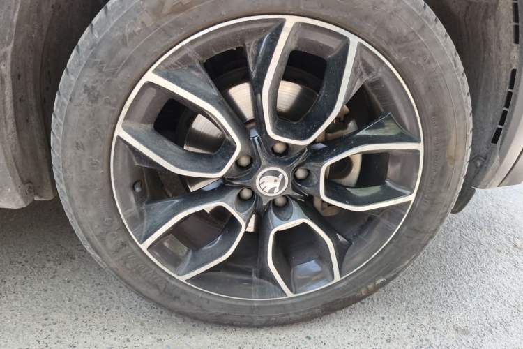 Used Skoda Kodiaq 2017 TSI380 7-Seater Four-Wheel-Drive Flagship Edition Right Front Wheel Hub