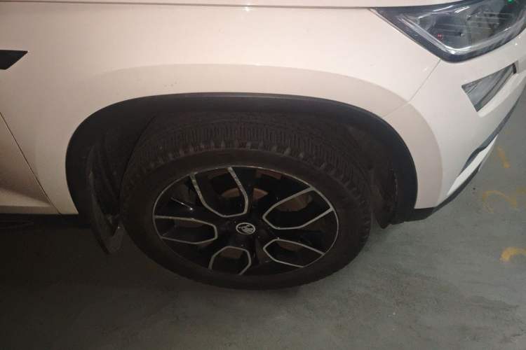 Used Skoda Kodiaq 2017 TSI330 7-Seater Two-Wheel-Drive Luxury Edition Right Front Wheel Hub