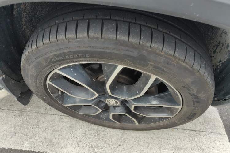 Used Skoda Kodiaq 2017 TSI380 7-Seater Four-Wheel-Drive Flagship Edition Right Front Wheel Hub