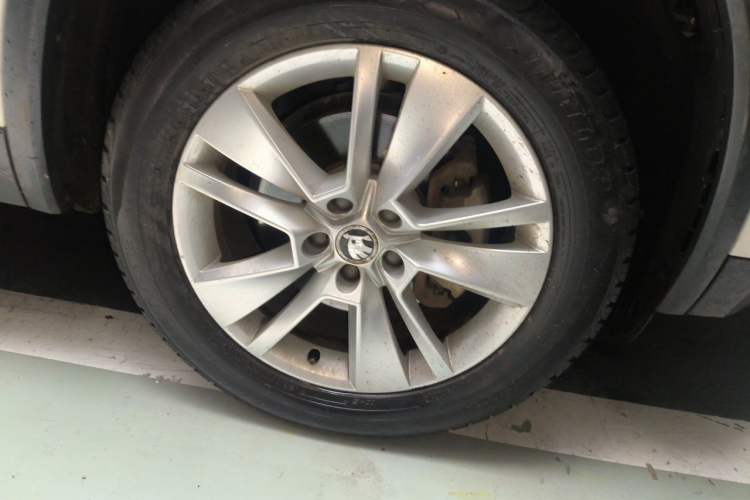 Used Skoda Kodiaq 2017 TSI330 5-Seat Two-Wheel Drive Luxury Edition Right Front Wheel Hub