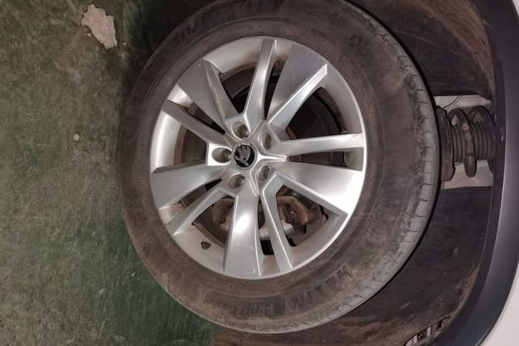 Used Skoda Kodiaq 2017 TSI330 7-Seater Two-Wheel-Drive Luxury Edition Right Front Wheel Hub