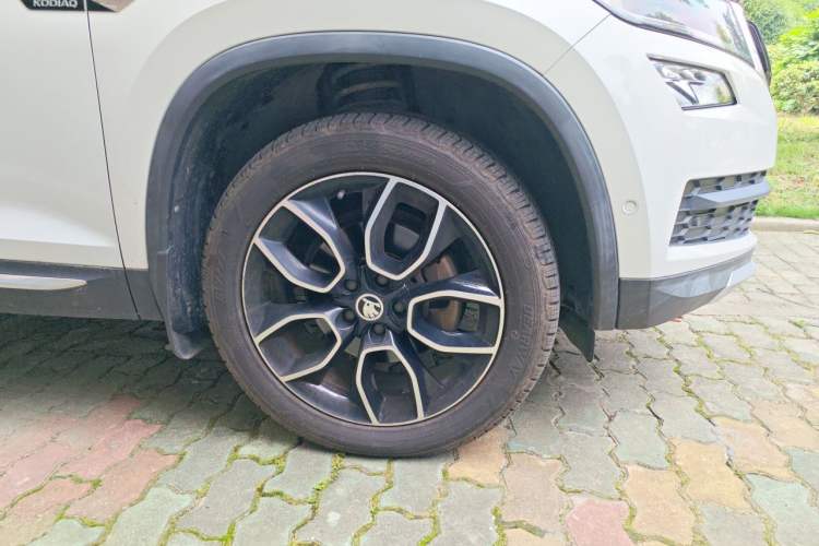 Used Skoda Kodiaq 2017 TSI380 7-Seater Four-Wheel-Drive Flagship Edition Right Front Wheel Hub