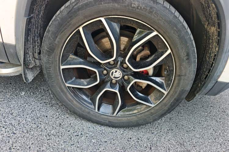 Used Skoda Kodiaq 2017 TSI380 7-Seater Four-Wheel-Drive Flagship Edition Right Front Wheel Hub