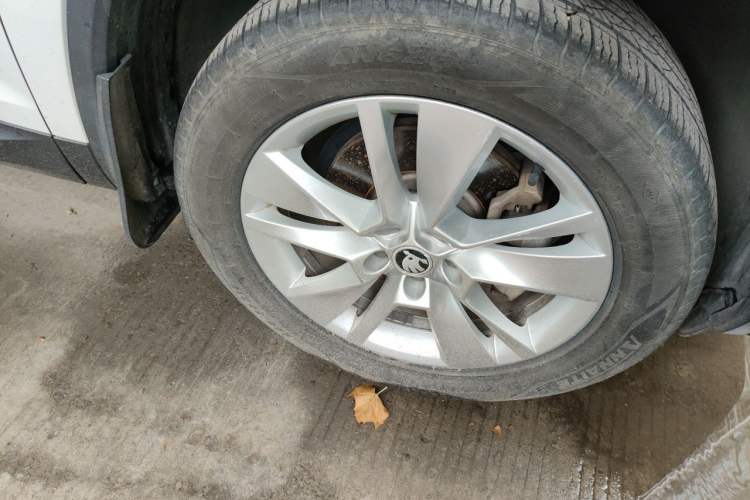Used Skoda Kodiaq 2017 TSI330 5-Seat Two-Wheel Drive Luxury Edition Right Front Wheel Hub