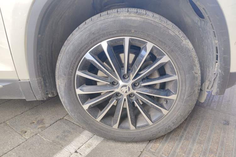 Used Skoda Kodiaq 2017 TSI380 7-Seater Four-Wheel-Drive Flagship Edition Right Front Wheel Hub