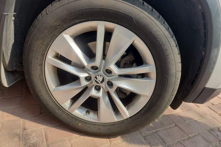 Used Skoda Kodiaq 2017 TSI330 7-Seater Two-Wheel-Drive Luxury Edition Right Front Wheel Hub