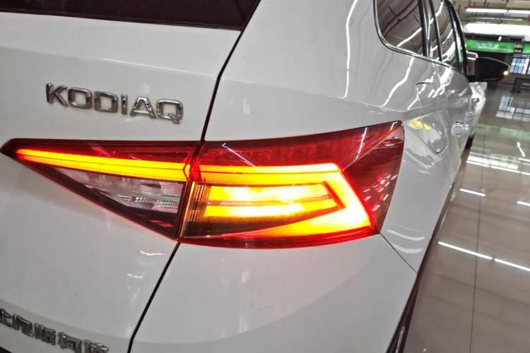 Used Skoda Kodiaq 2017 TSI330 7-Seater Two-Wheel-Drive Luxury Edition Right Rear Taillight