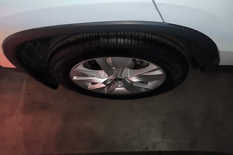 Used Skoda Kodiaq 2017 TSI330 7-Seater Two-Wheel-Drive Luxury Edition Right Rear Wheel Hub