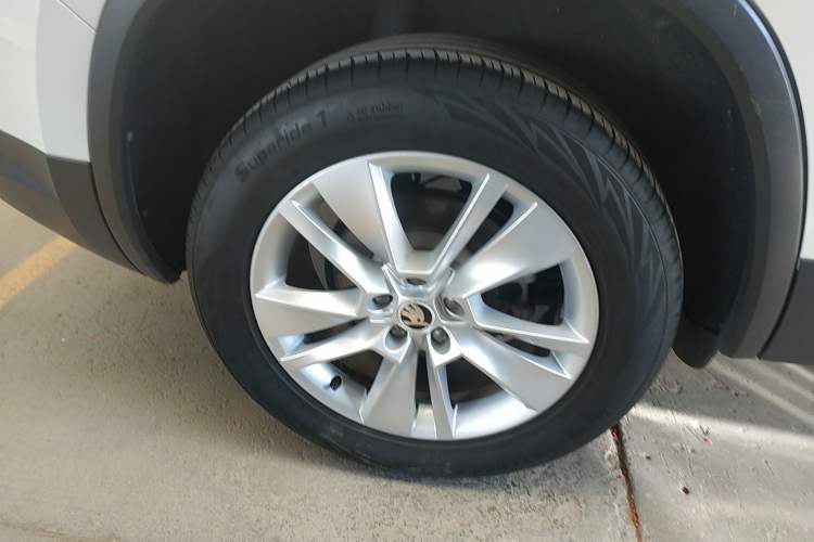 Used Skoda Kodiaq 2017 TSI330 7-Seater Two-Wheel-Drive Luxury Edition Right Rear Wheel Hub