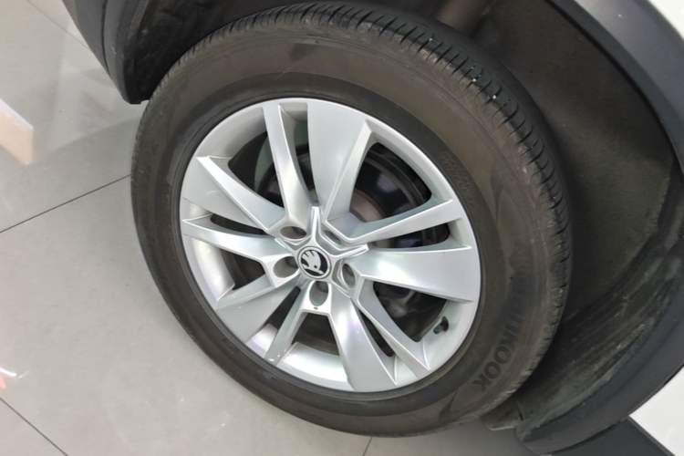 Used Skoda Kodiaq 2017 TSI330 7-Seater Two-Wheel-Drive Luxury Edition Right Rear Wheel Hub