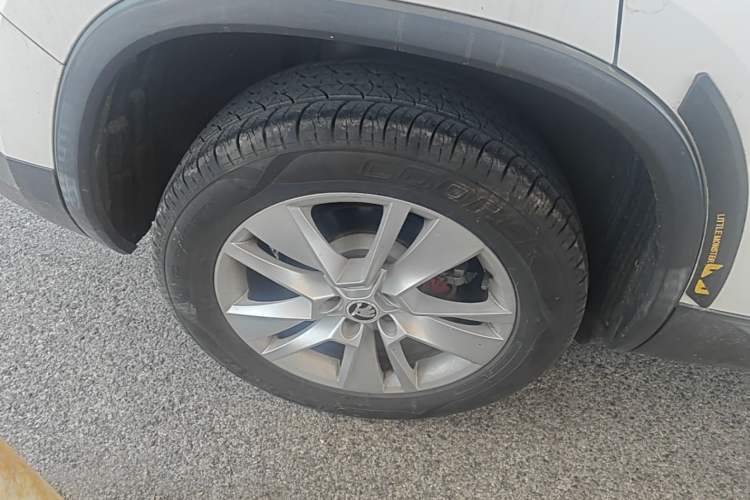 Used Skoda Kodiaq 2017 TSI330 7-Seater Two-Wheel-Drive Luxury Edition Right Rear Wheel Hub