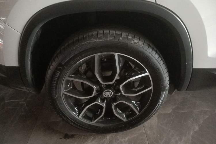 Used Skoda Kodiaq 2017 TSI330 7-Seater Two-Wheel-Drive Luxury Edition Right Rear Wheel Hub