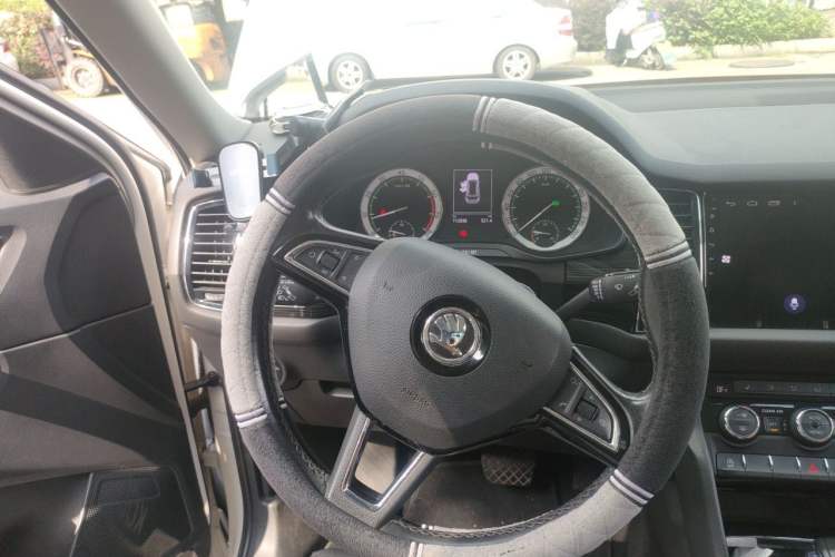 Used Skoda Kodiaq 2017 TSI330 7-Seater Two-Wheel-Drive Luxury Edition Steering Wheel