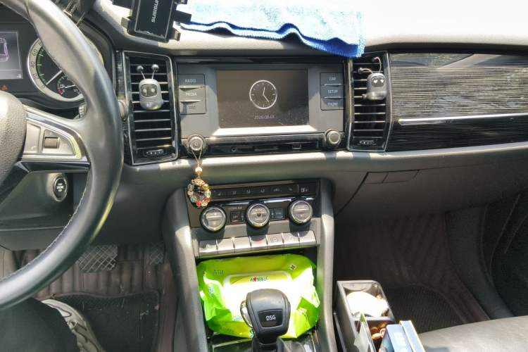 Used Skoda Kodiaq 2017 TSI330 7-Seater Two-Wheel-Drive Luxury Edition Audio And AC Panel