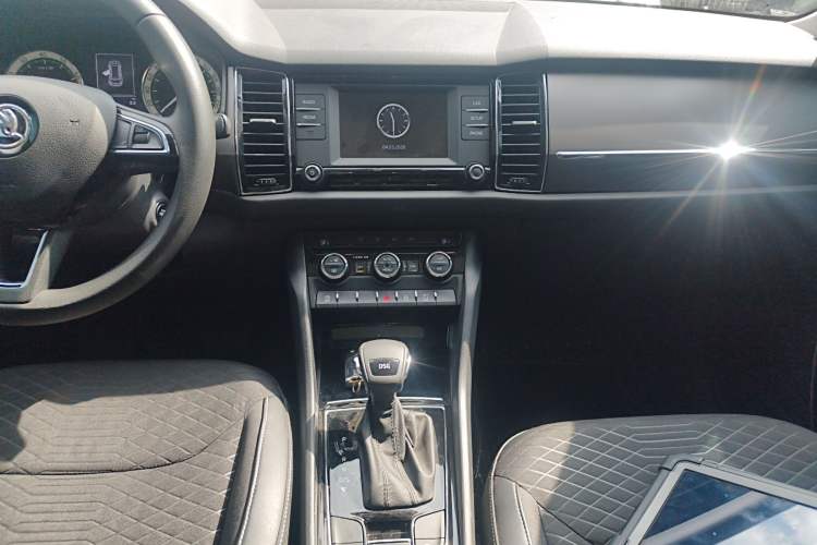 Used Skoda Kodiaq 2017 TSI330 5-seat Two-Wheel Drive Comfort Edition Audio And AC Panel