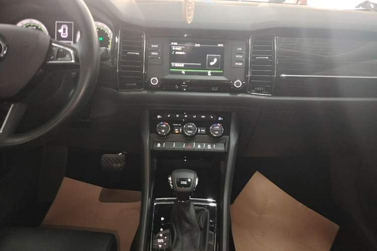 Used Skoda Kodiaq 2017 TSI330 7-Seater Two-Wheel-Drive Luxury Edition Audio And AC Panel