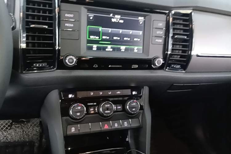 Used Skoda Kodiaq 2017 TSI330 5-Seat Two-Wheel Drive Luxury Edition Audio And AC Panel