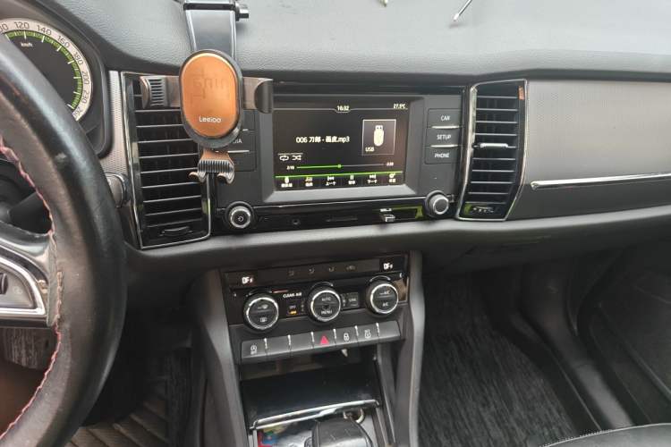 Used Skoda Kodiaq 2017 TSI330 5-Seat Two-Wheel Drive Luxury Edition Audio And AC Panel