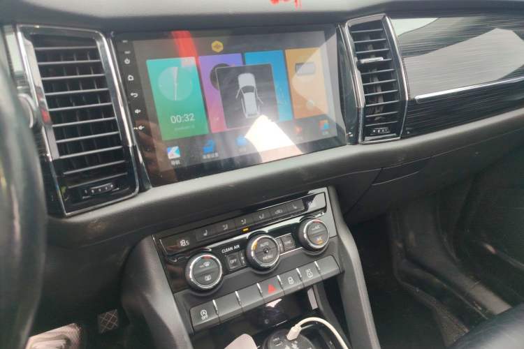Used Skoda Kodiaq 2017 TSI330 7-Seater Two-Wheel-Drive Luxury Edition Audio And AC Panel