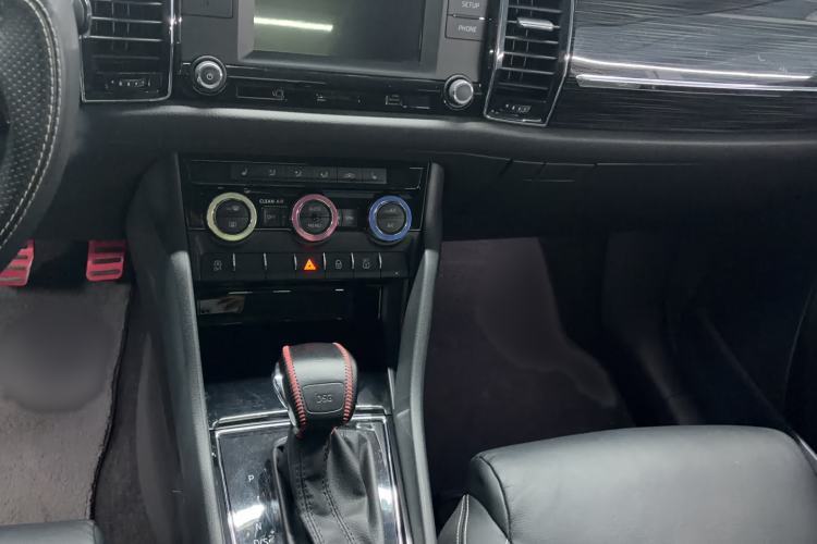 Used Skoda Kodiaq 2017 TSI330 7-Seater Two-Wheel-Drive Luxury Edition Audio And AC Panel