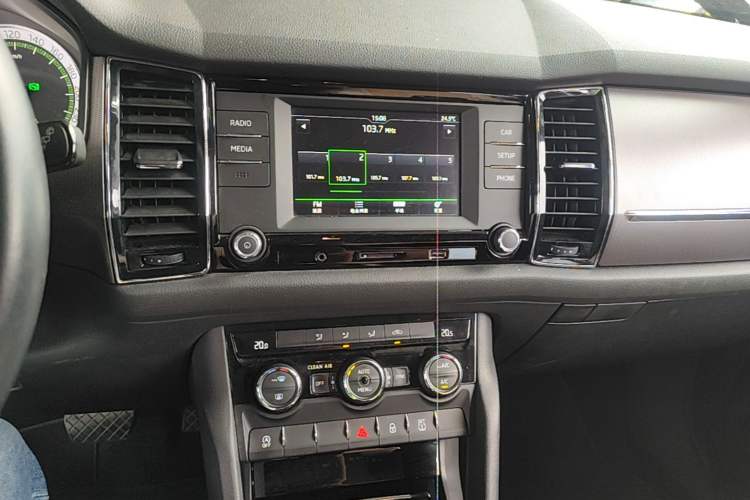 Used Skoda Kodiaq 2017 TSI330 5-Seat Two-Wheel Drive Luxury Edition Audio And AC Panel