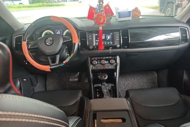 Used Skoda Kodiaq 2017 TSI330 7-Seater Two-Wheel-Drive Luxury Edition Center Console