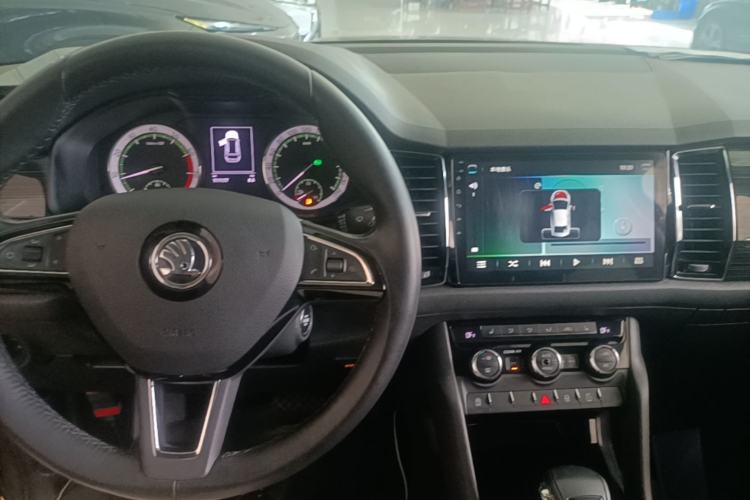 Used Skoda Kodiaq 2017 TSI330 7-Seater Two-Wheel-Drive Luxury Edition Center Console