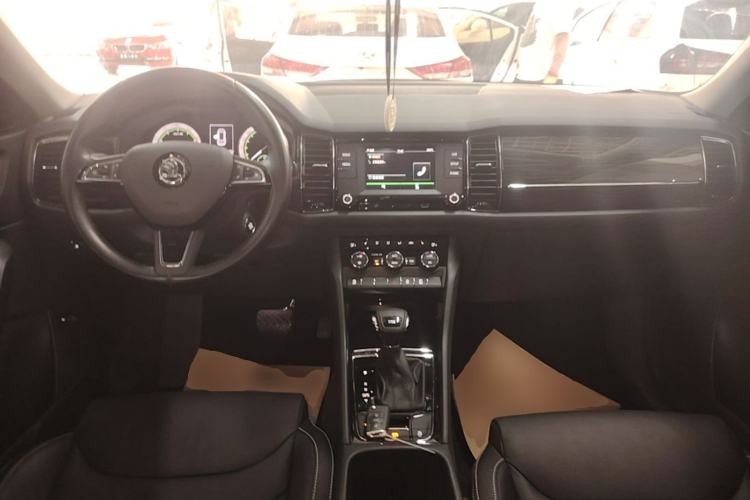 Used Skoda Kodiaq 2017 TSI330 7-Seater Two-Wheel-Drive Luxury Edition Center Console
