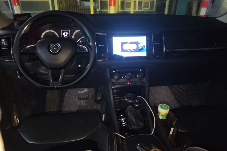 Used Skoda Kodiaq 2017 TSI330 7-Seater Two-Wheel-Drive Luxury Edition Center Console