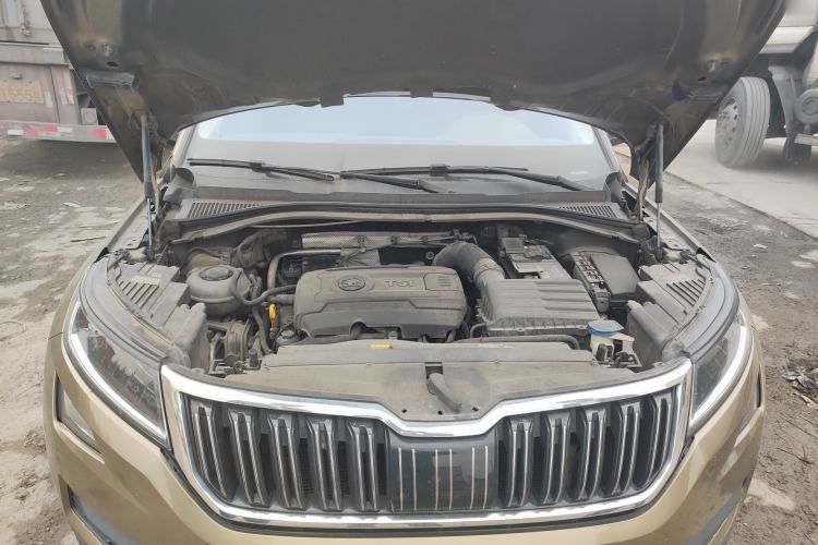 Used Skoda Kodiaq 2017 TSI380 7-Seater Four-Wheel-Drive Flagship Edition Engine Bay