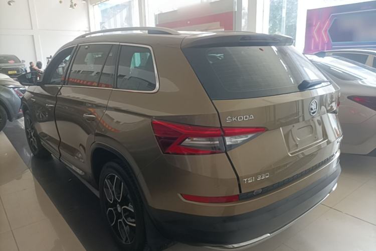 Used Skoda Kodiaq 2017 TSI330 7-Seater Two-Wheel-Drive Luxury Edition Exterior 2
