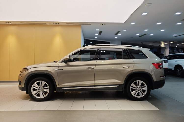 Used Skoda Kodiaq 2017 TSI330 7-Seater Two-Wheel-Drive Luxury Edition Exterior 3