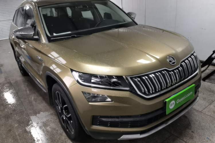 Used Skoda Kodiaq 2017 TSI330 7-Seater Two-Wheel-Drive Luxury Edition Front Right 45 Deg