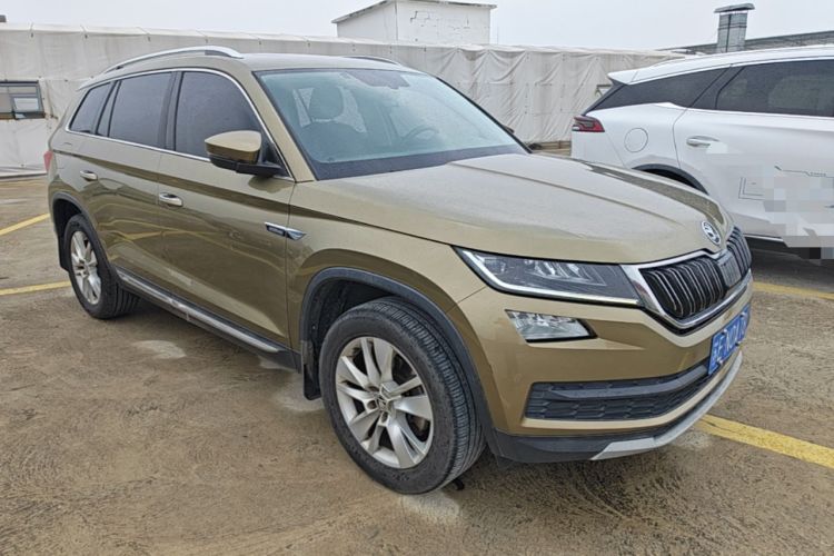 Used Skoda Kodiaq 2017 TSI330 7-Seater Two-Wheel-Drive Luxury Edition Front Right 45 Deg