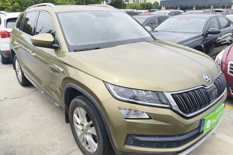Used Skoda Kodiaq 2017 TSI330 7-Seater Two-Wheel-Drive Luxury Edition Front Right 45 Deg