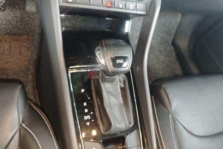 Used Skoda Kodiaq 2017 TSI330 7-Seater Two-Wheel-Drive Luxury Edition Gear Lever