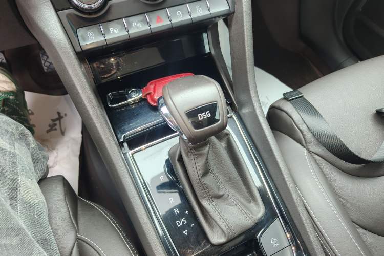 Used Skoda Kodiaq 2017 TSI380 7-Seater Four-Wheel-Drive Flagship Edition Gear Lever