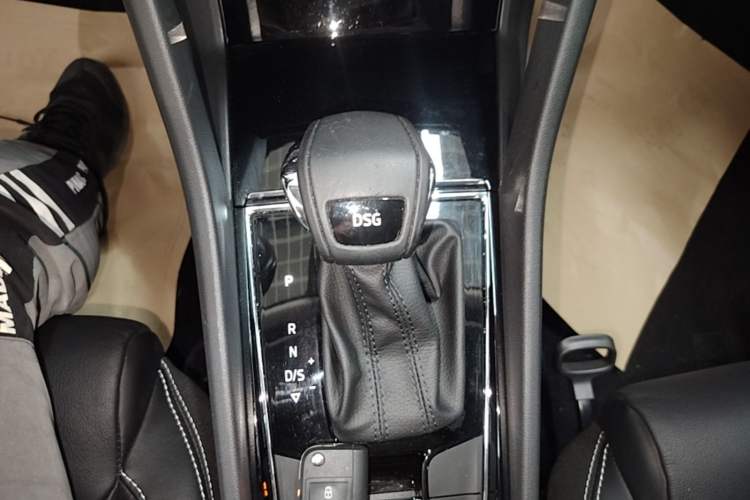 Used Skoda Kodiaq 2017 TSI330 7-Seater Two-Wheel-Drive Luxury Edition Gear Lever