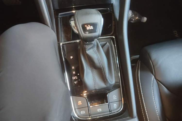 Used Skoda Kodiaq 2017 TSI380 7-Seater Four-Wheel-Drive Flagship Edition Gear Lever