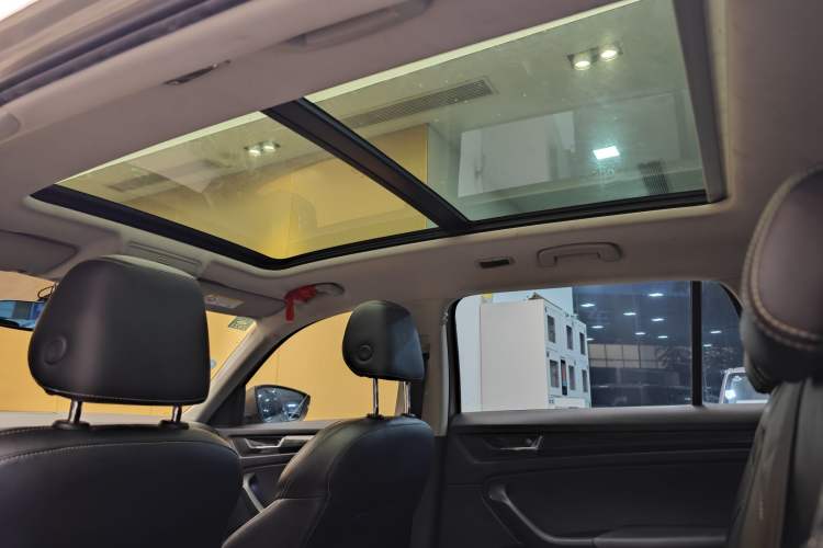 Used Skoda Kodiaq 2017 TSI330 7-Seater Two-Wheel-Drive Luxury Edition Headliner