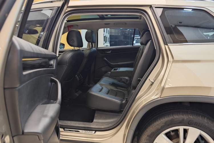 Used Skoda Kodiaq 2017 TSI330 7-Seater Two-Wheel-Drive Luxury Edition Interior 10