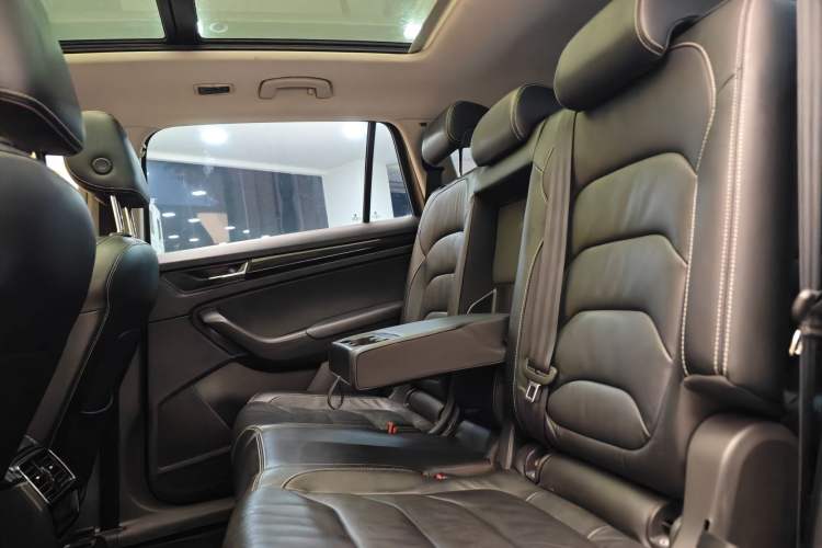 Used Skoda Kodiaq 2017 TSI330 7-Seater Two-Wheel-Drive Luxury Edition Interior 9