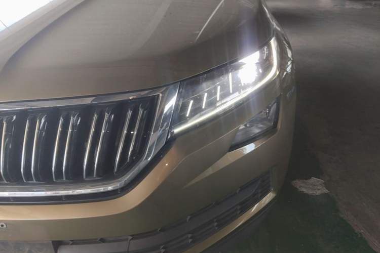 Used Skoda Kodiaq 2017 TSI380 7-Seater Four-Wheel-Drive Flagship Edition Left Front Headlight