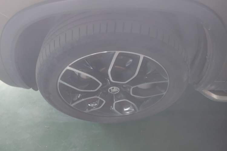 Used Skoda Kodiaq 2017 TSI380 7-Seater Four-Wheel-Drive Flagship Edition Left Front Wheel Hub